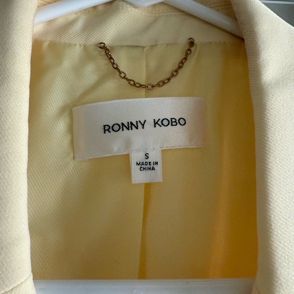 Ronny Kobo Collection pale yellow Sleeveless Vest - Picture 2 of 2